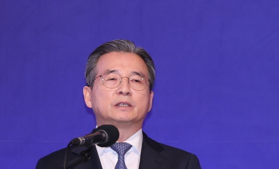 성과 밝히는 김용범 정책실장