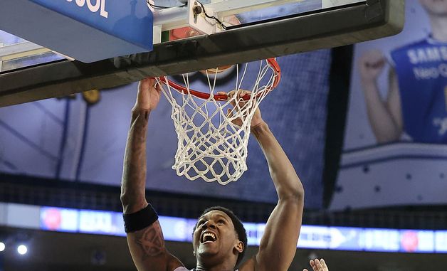 엘리웁 덩크 놓치는 네이던 나이트