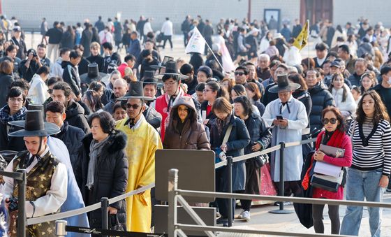 경복궁 줄서서 입장해요