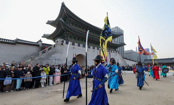 눈길 끄는 수문장 교대식