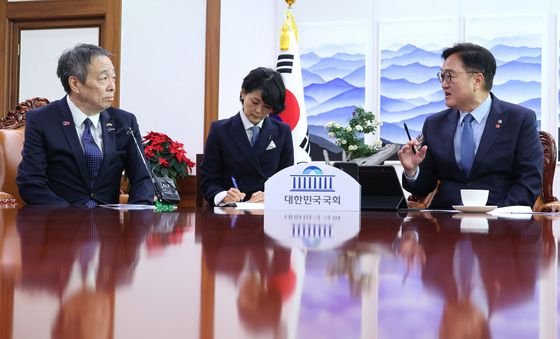 주한 일본대사 접견하는 우원식 의장