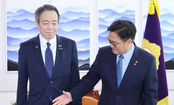 손 내미는 우원식 의장