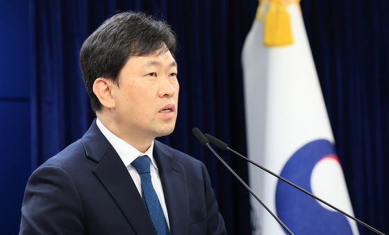 정례브리핑하는 윤민호 통일부 대변인