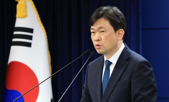 정례브리핑하는 윤민호 통일부 대변인