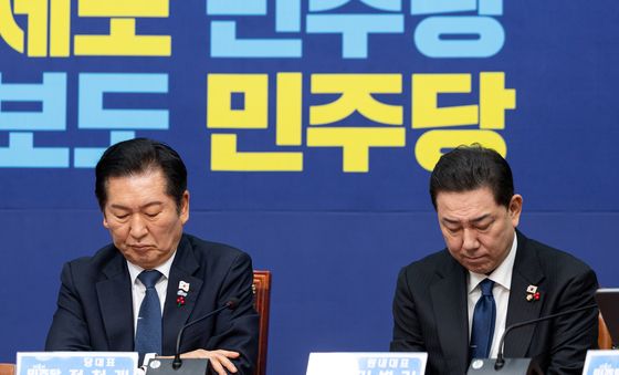 생각 잠긴 민주당 지도부