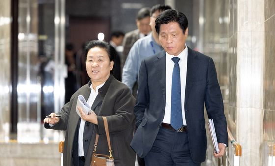 의원총회 참석하는 조승래 사무총장