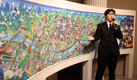 작품설명하는 조길현 데브시스터즈 대표이사