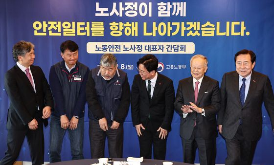 기념촬영 마친 노사정