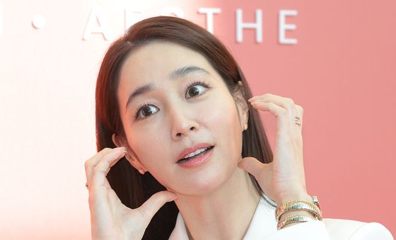 이민정, 사랑스러운 하트