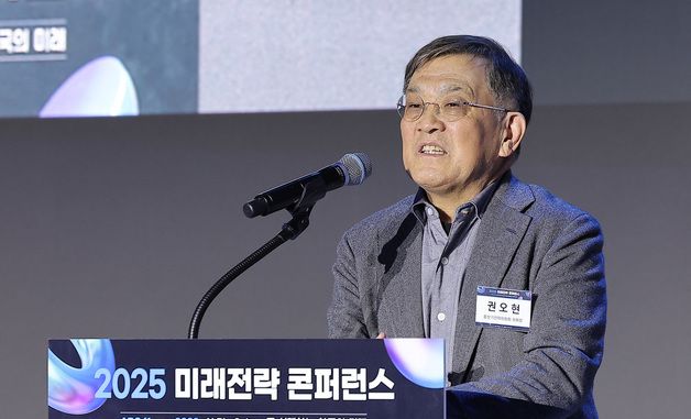 축사하는 권오현 위원장