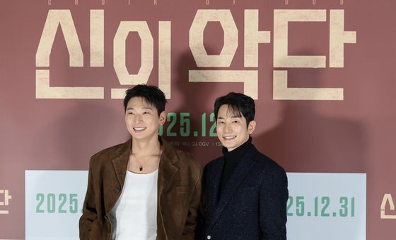 미소짓는 정진운과 박시후