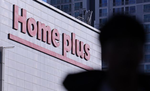 주인 못 찾은 홈플러스, 삼양식품·아모레 납품 중단