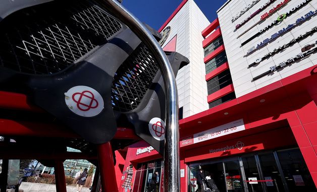 주인 못 찾은 홈플러스, 도미노 납품 중단