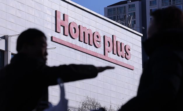 주인 못 찾은 홈플러스, 유통업계 도미노 납품 중단