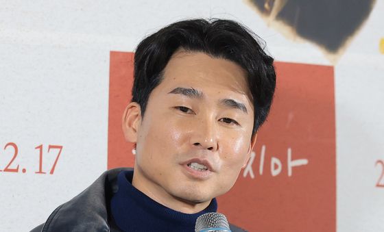 인사말 하는 배우 김무건