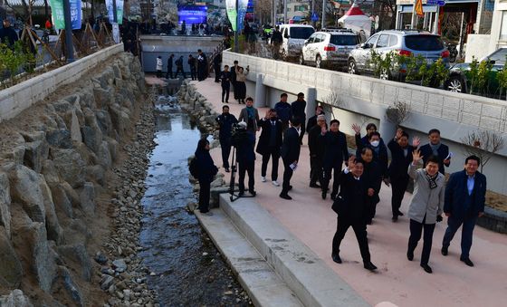 포항판 청계천 길을 따라