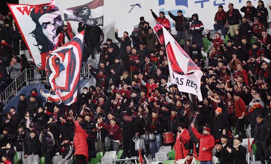열띤 응원 펼치는 부천FC 서포터즈