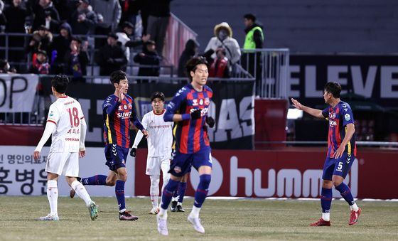 만회골 넣은 수원FC 최치웅