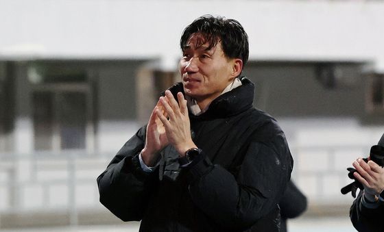 눈시울 붉힌 이영민 감독