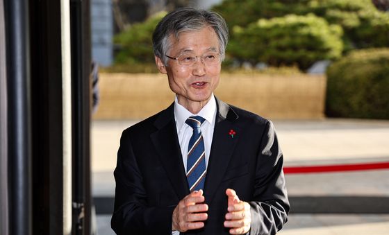 조희대 대법원장, 출근길 취재진 질문 답변