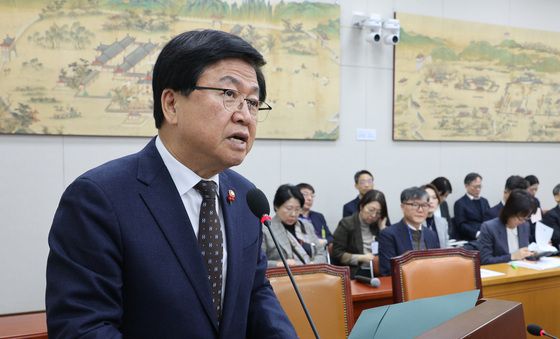 발언하는 최교진 교육장관