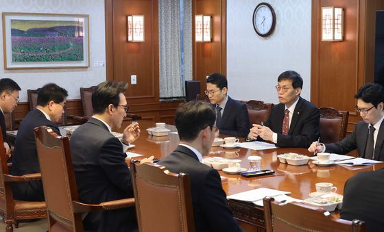 이창용 한은 총재와 경제현안 간담회 갖는 김민석 총리
