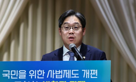 축사하는 김정욱 대한변호사협회장