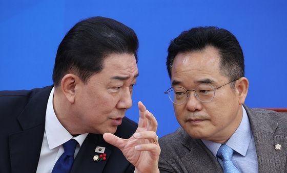 대화하는 김병기·민병덕