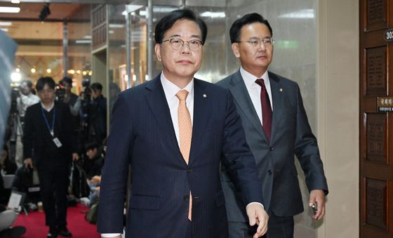 국회의장 주재 회동 참석하는 송언석