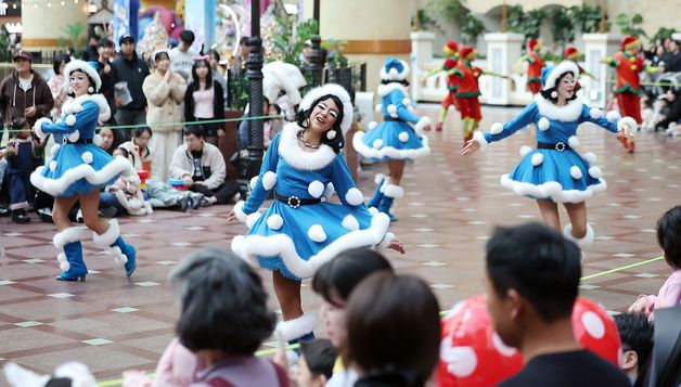 크리스마스 시즌 맞이한 롯데월드