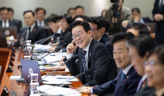 미소 짓는 이재명 대통령