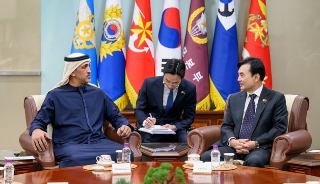 한·UAE 공동고위군사위 앞두고 접견하는 안규백 장관