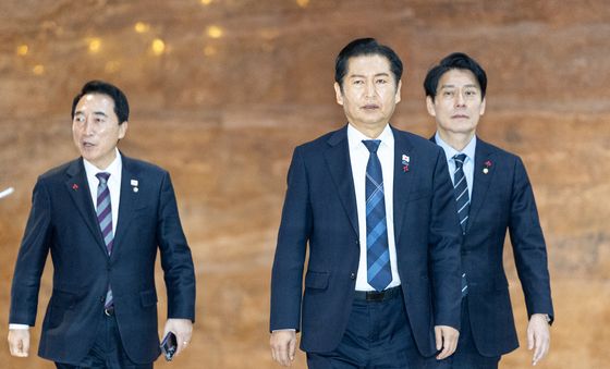 의원총회 향하는 정청래