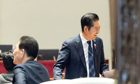 의원총회 참석한 정청래 대표