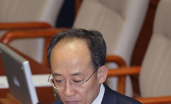 본회의 참석하는 추경호