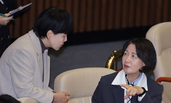 대화하는 추미애·전현희