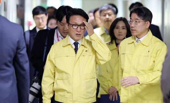 재외국민 보호 점검회의 참석하는 김민석 총리