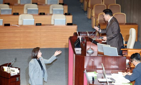국민의힘 무제한토론 돌입 '우원식 의장에게 항의하는 나경원 의원'