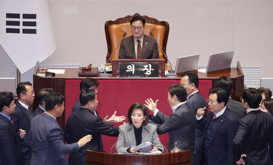 필리버스터 충돌하는 여야