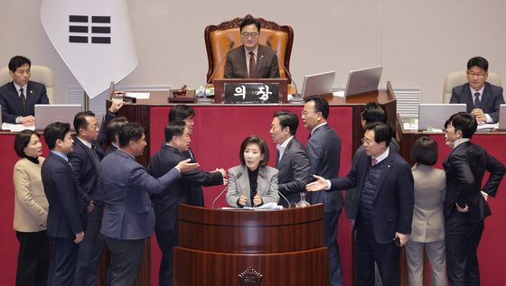 국회 '아수라장'