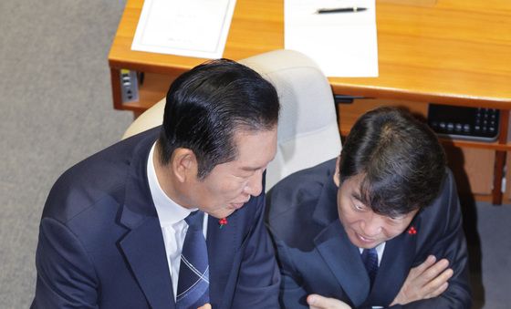 대화하는 민주당 지도부