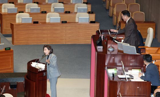 우원식 국회의장 "나경원 의원 그만하세요"