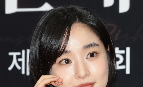 '애마' 방효린, 사랑스러운 볼 하트