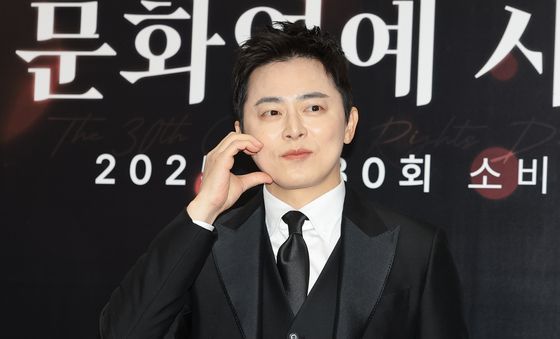 조정석, 달콤한 볼 하트