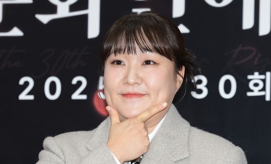 이수지, 귀여운 보조개 미소