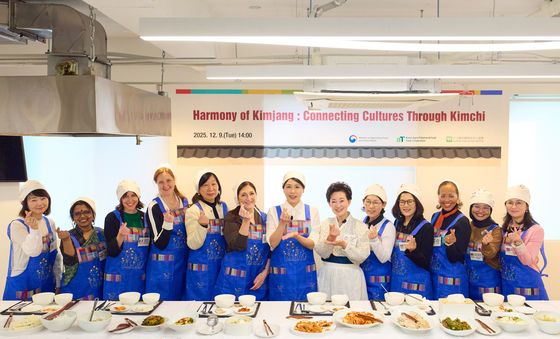 김혜경 여사 '주한대사 배우자과 김치'
