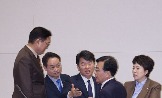 우원식 의장과 논의하는 여야