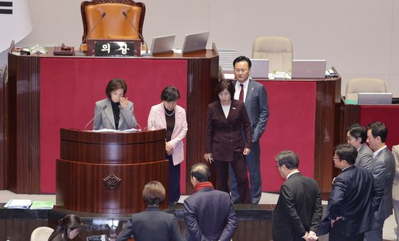 본회의장 남겨진 국민의힘