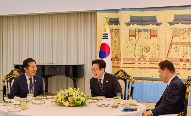 이재명 대통령, 與지도부와 만찬