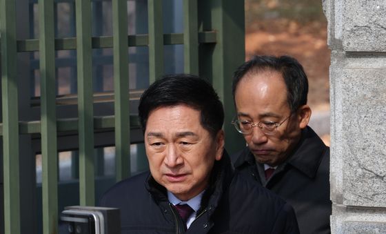 윤석열 대통령 면회 마치고 나온 김기현 의원